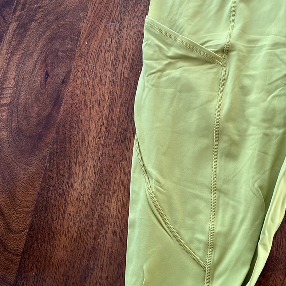 Lululemon Size 6 Ankle Length Leggings - Picture 4 of 5